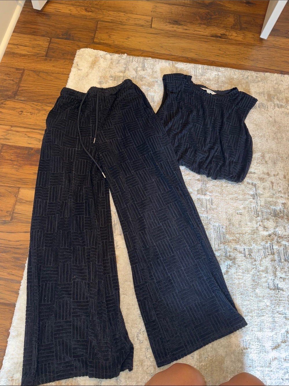 Women's Black Textured Wide-Leg Pants & Top Set - Picture 1 of 6
